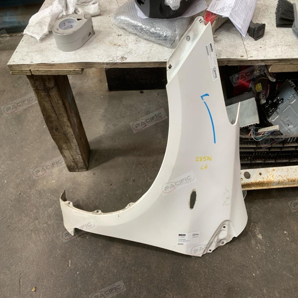 Yaris · NCP90 10/05-on