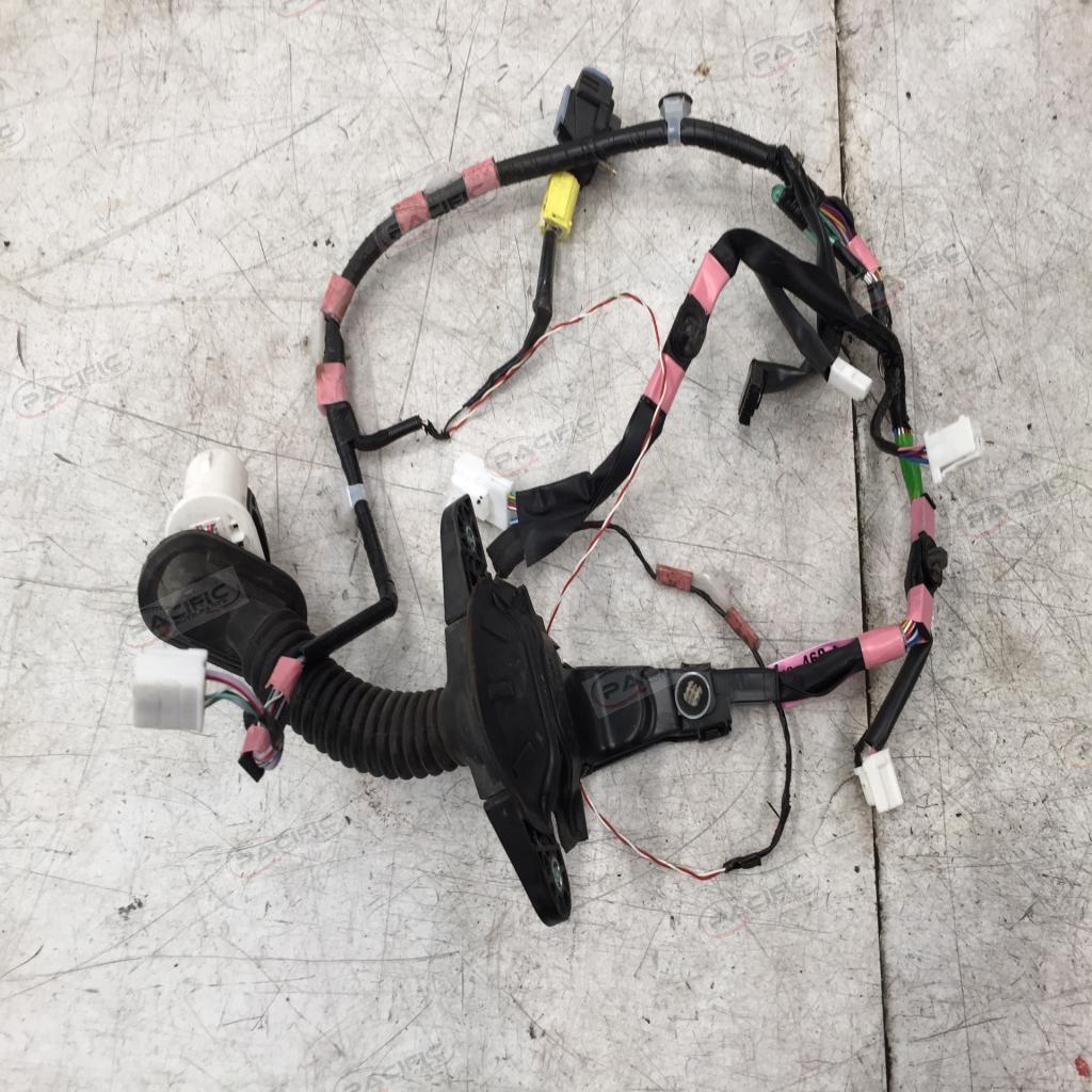 C-HR · ZYX10